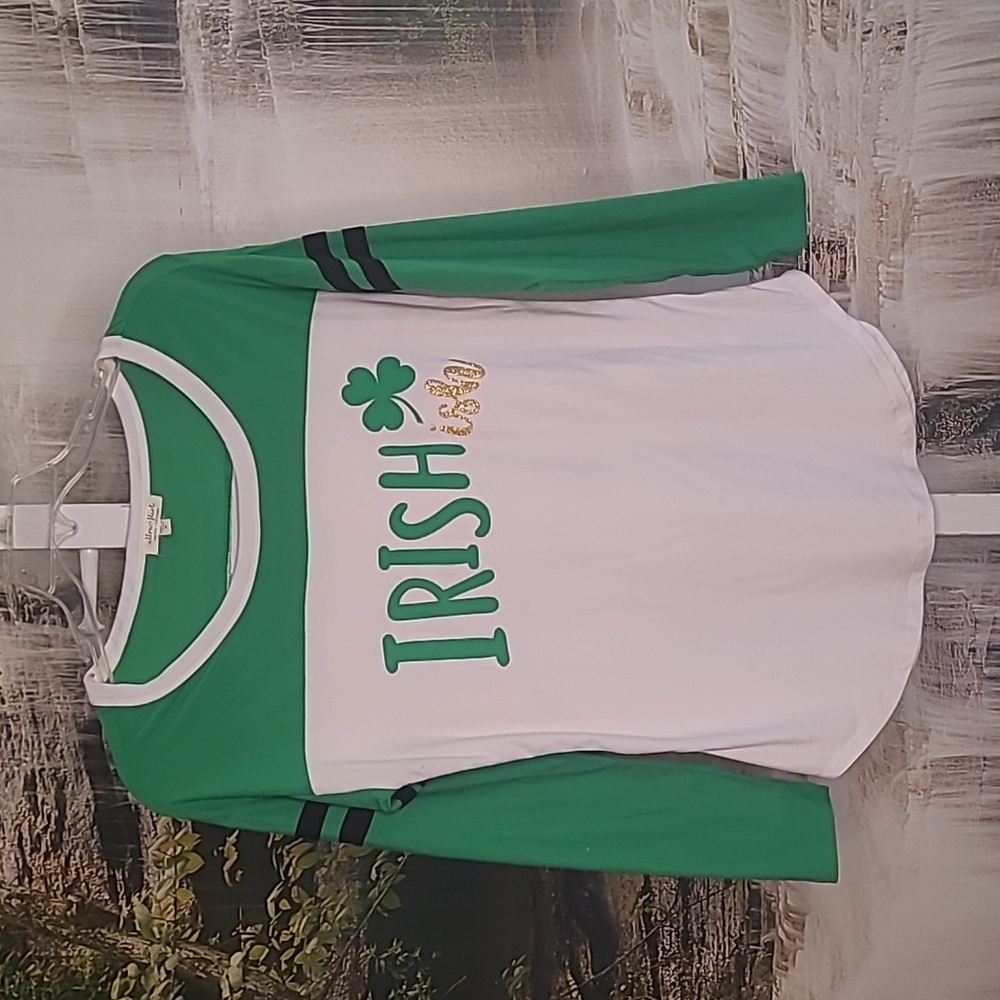Ultra Flirt Womens Medium green white glitter Irish Festive party Tshirt